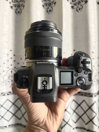 Canon eos r with 35mm 1.8 RF