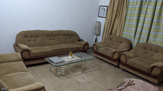 7 Seater sofa set with center table 7/10 condition