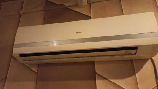 1.5 ton AC in working condition