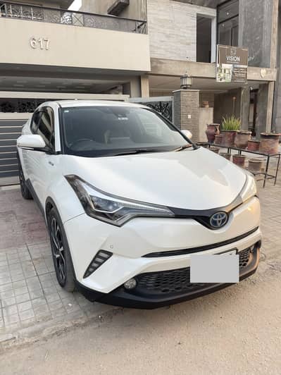 TOYOTA CH-R 4.5 GRADE PEARL WHITE
