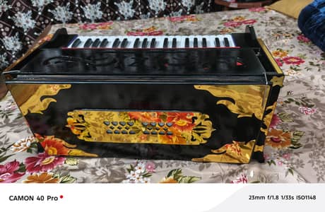 Double below harmuniam