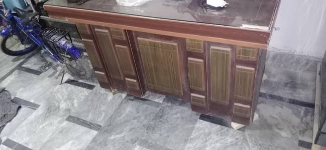 Office Table with Glass in Reasonabke price