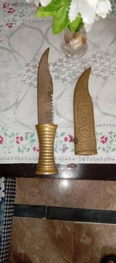 Antique 2kg Solid Brass Showpiece - 50 Years Old