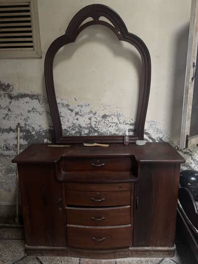 Dressing table in hard wood