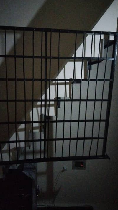 5 years old iron king size bed