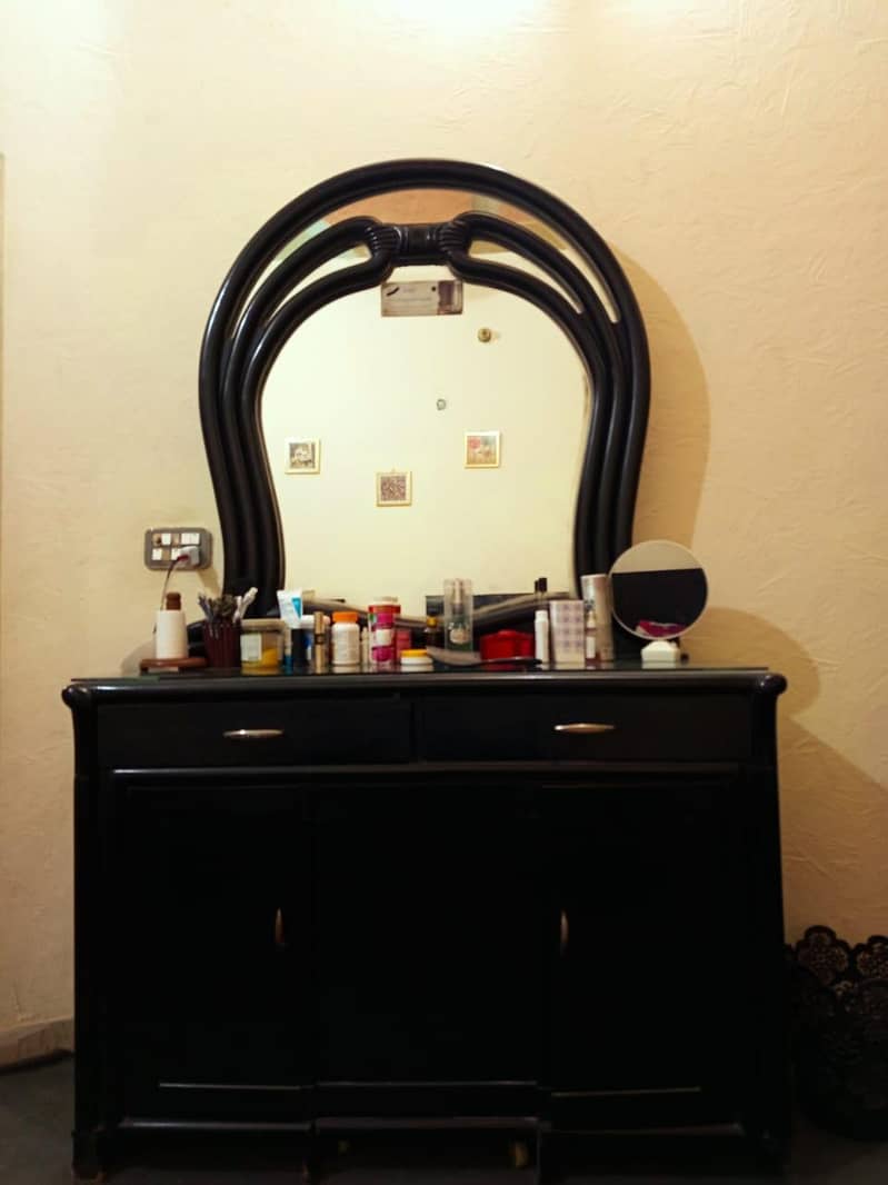 Dressing table 0