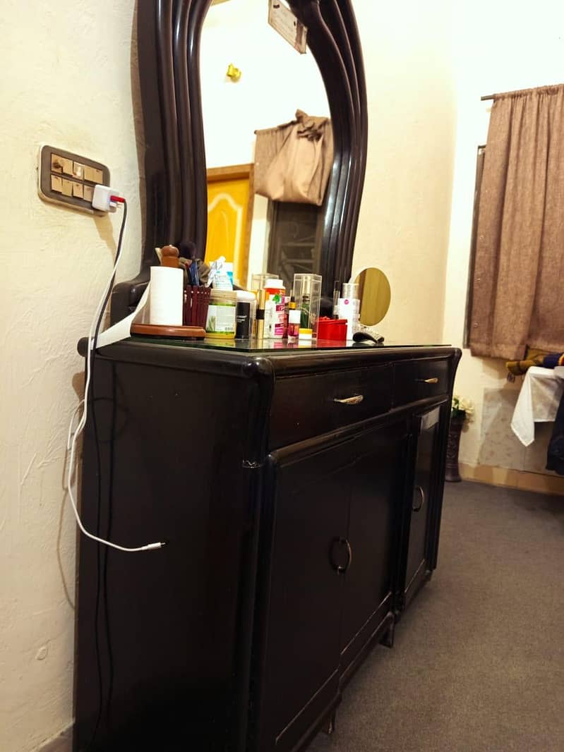 Dressing table 1