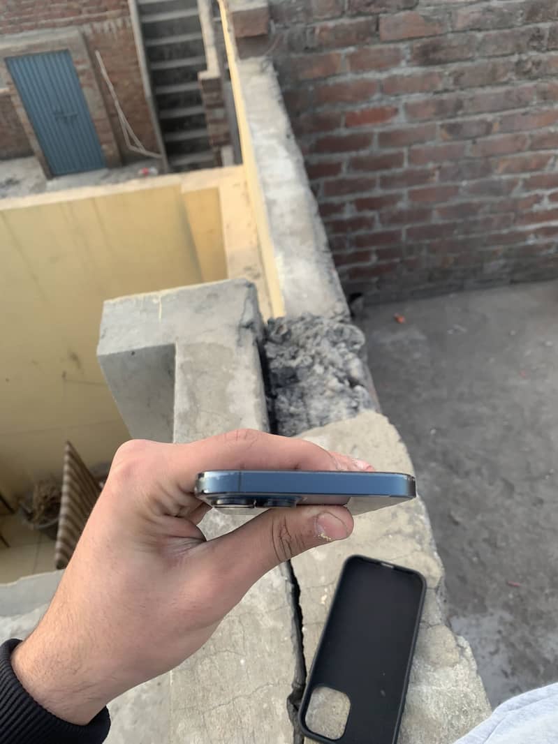 Iphone 12 pro max with box 3