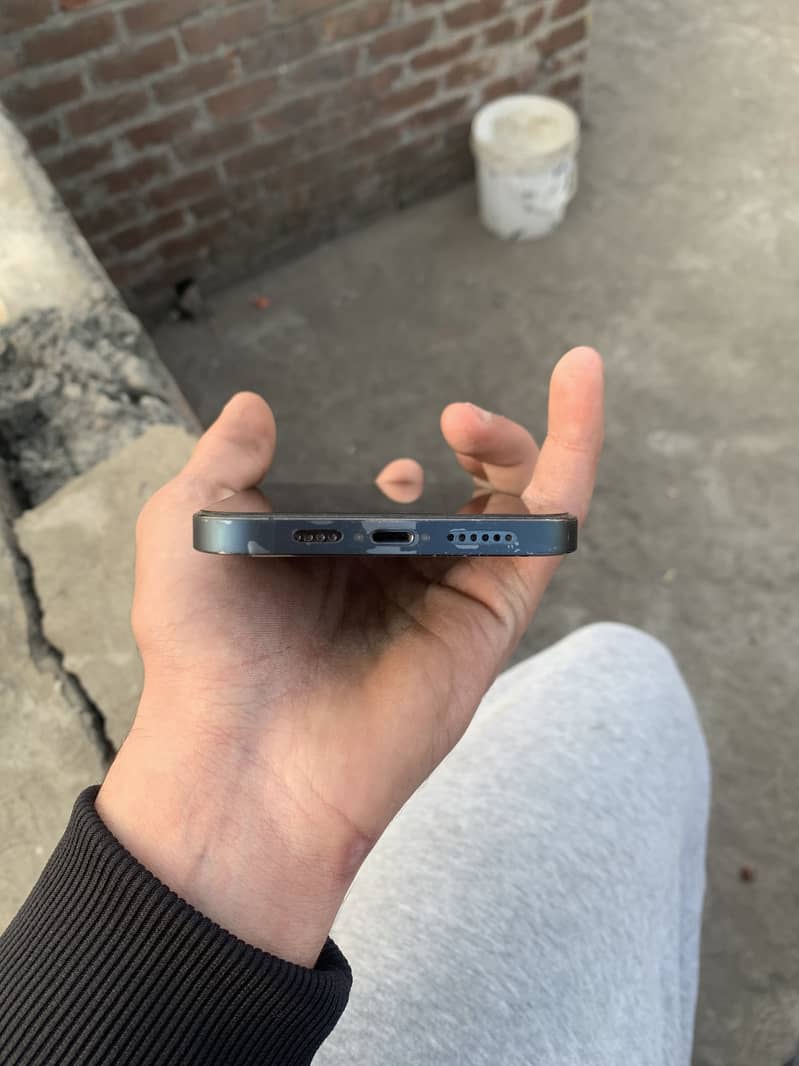 Iphone 12 pro max with box 4