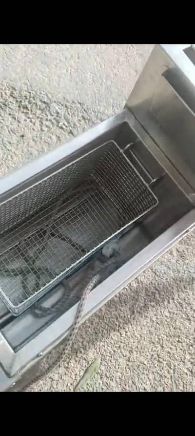 6 liter Wala hai 10 din used howa hai bas nwe prha hai