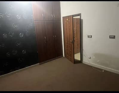 Flats available for rent family and bachelors