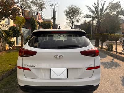Hyundai tucson AWD  bumper to bumper geniun brand new car