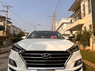 Hyundai tucson AWD  bumper to bumper geniun brand new car