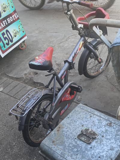 new brand new cycle hai or bacho ki Walker hai original imported