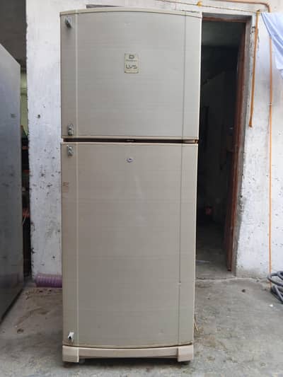 Dawlance fridge medium size