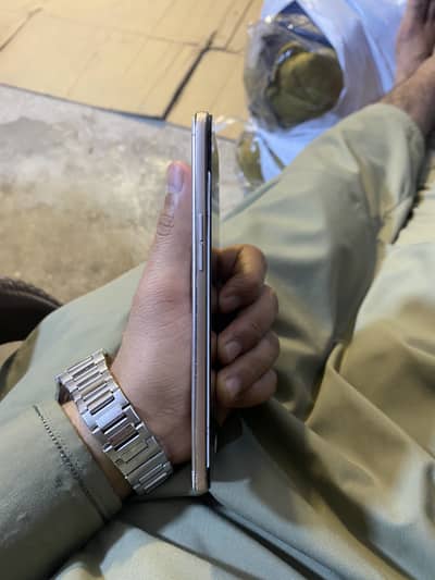 8/10 condition 3/32 GB