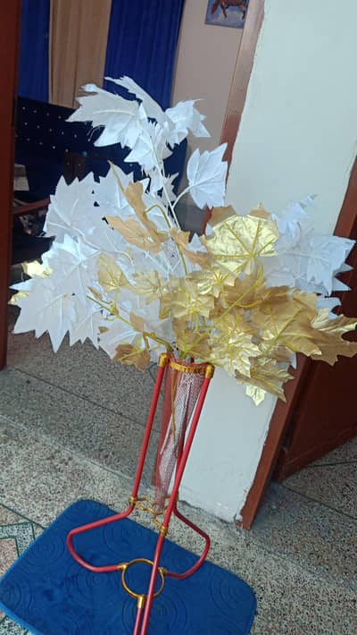 Artificial mapple leaves with stand