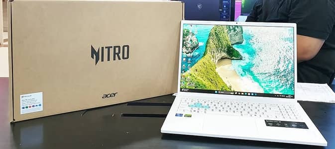 Acer Nitro Lite 16 Gaming Laptop 13th Gen i5 RTX 3050 6GB 165Hz