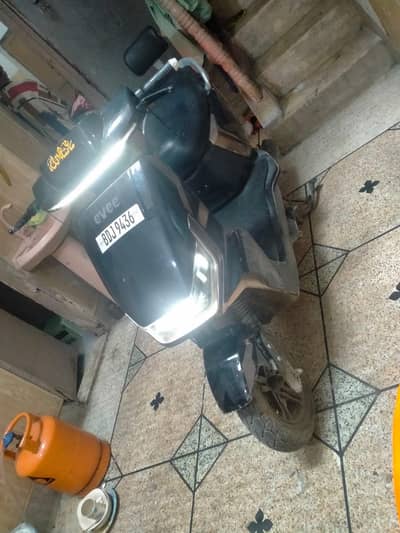 Scooty   Jain zee model Evee 2026 modal warranty 2  year complete