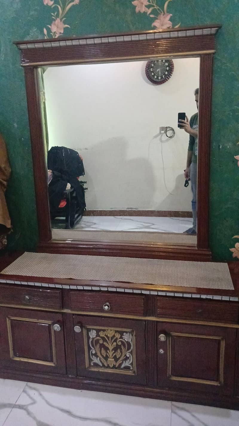 dressing table 0