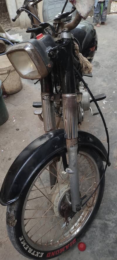 2016 k 12 month ki hai bike