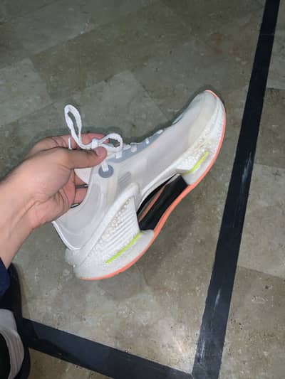 Running shoes | with sole blade