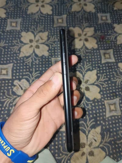 iphone se 2020 and itel vision 1 pro