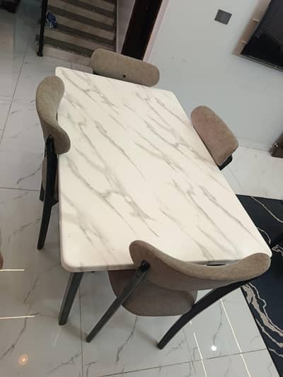 4 Seater Dining Table Set – Excellent Condition