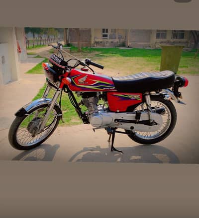 Honda 125 2017B 10/10 lush condition totally genmian
