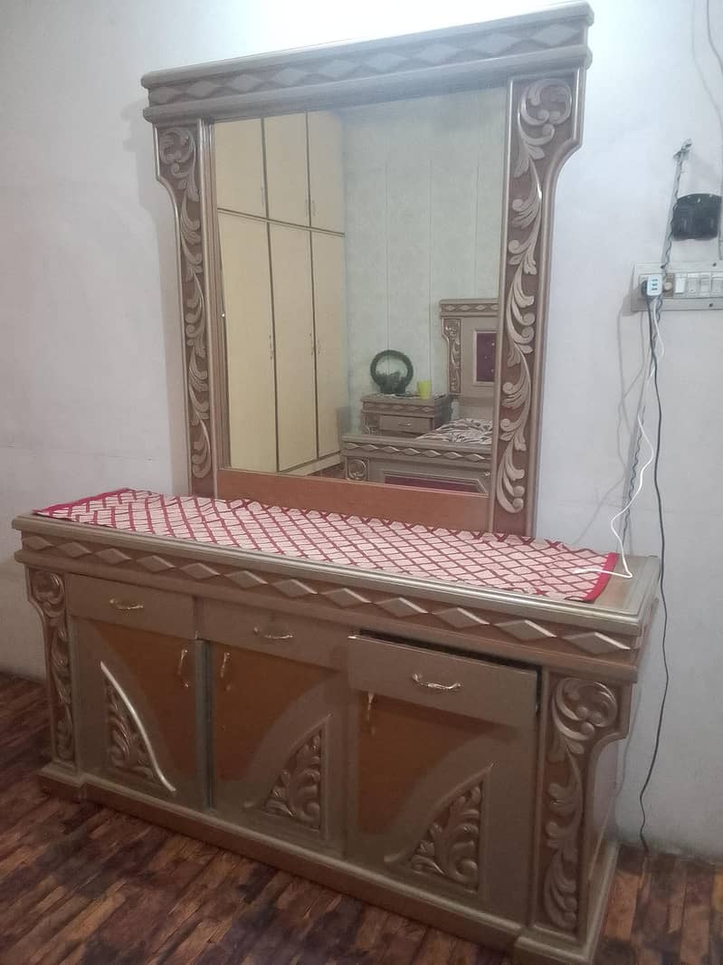 wooden Dreessing table 0