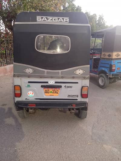 sazgar rickshaw bilkul ok lpg lgi hoi hy