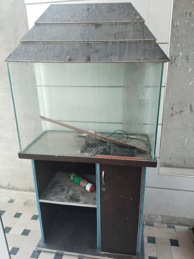 big fish aqarium with high quality glass and all assesries and table
