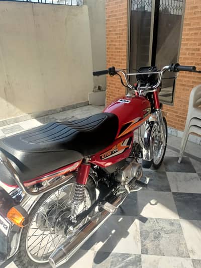 United 70CC Brand New 3000Km sirf chala hay