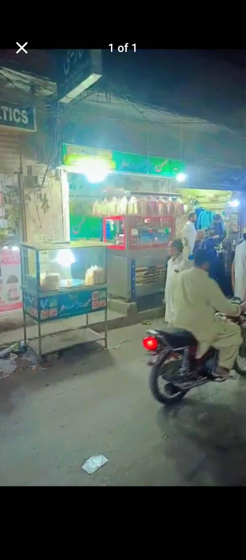 سارے سامان کے ساتھ چپس سموسہ پکوڑا کاؤنٹر 0