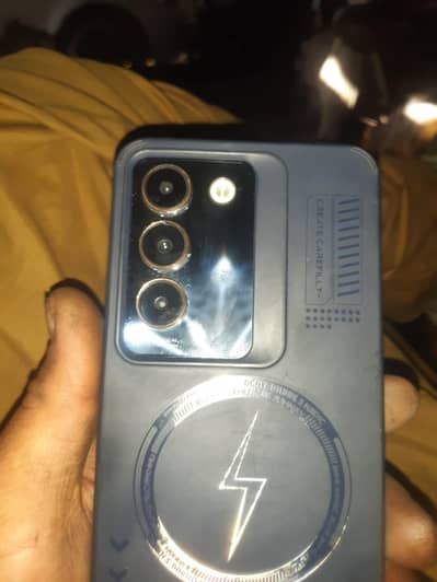 vivo y 100.8+8.256 gb box saat hay dubel sim pta official approve