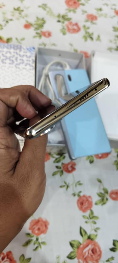 Tecno Camon 40 Pro 8+5 GB 256 GB