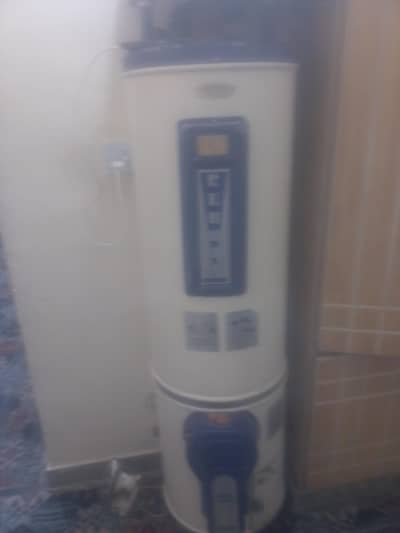 gas geaser in good condition for sale