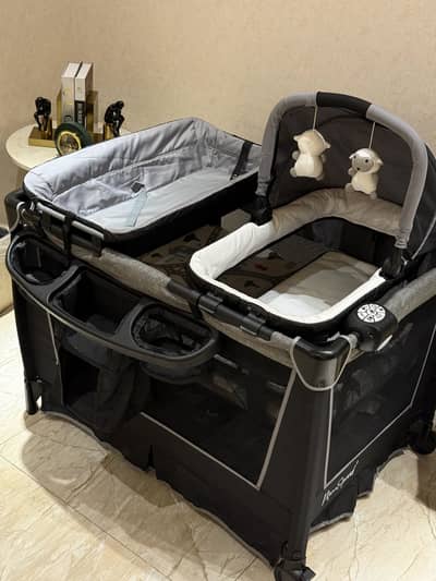 Mom Squad moveable and foldable baby cot