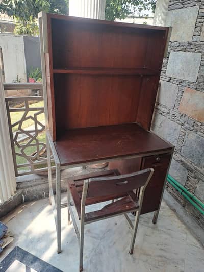 1 study table with chair