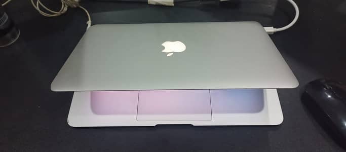 MacBook Air 13” Mid 2013 – 4GB/128GB – Box Charger – 10/10 CONDITION