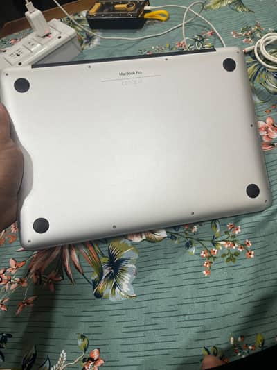 MacBook pro 2015 model 13 inches display 8 GB ram 128 gb storage