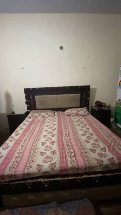 4pcs bedroom set in dark brown colour