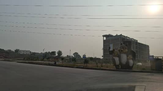 10 Marla Ideal Location Semi Corner Plot With Stunning Hills View