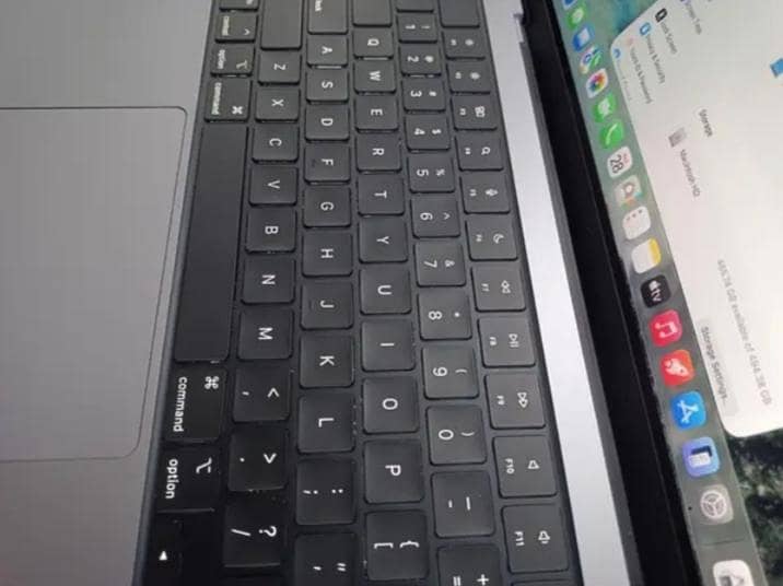 Apple MacBook Pro M2 4