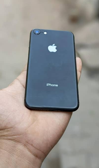 Iphone 8 . whatshapp and call 03067552191