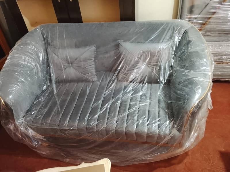 two seater. customized sofa with solid material 0