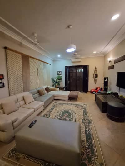 600sq Yards, Banglow, Top Location of Phase 1, Solid Construction, Never Miss Chance.