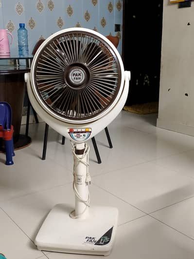 Pak fan pedestal