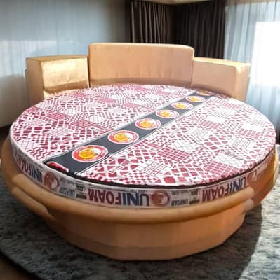 Round Bed With Metrass For Urgent