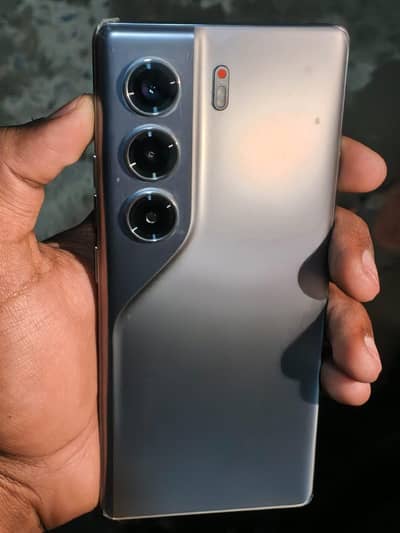 Tecno camon 40 Pro 8 /256